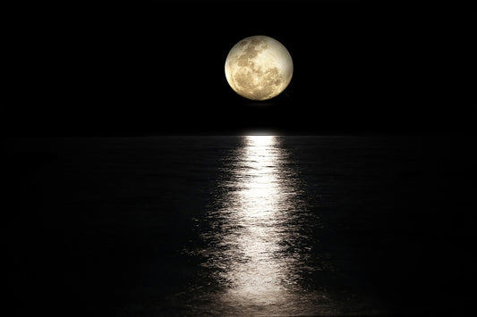 Moon in sky (Pixabay: photo-graphe)