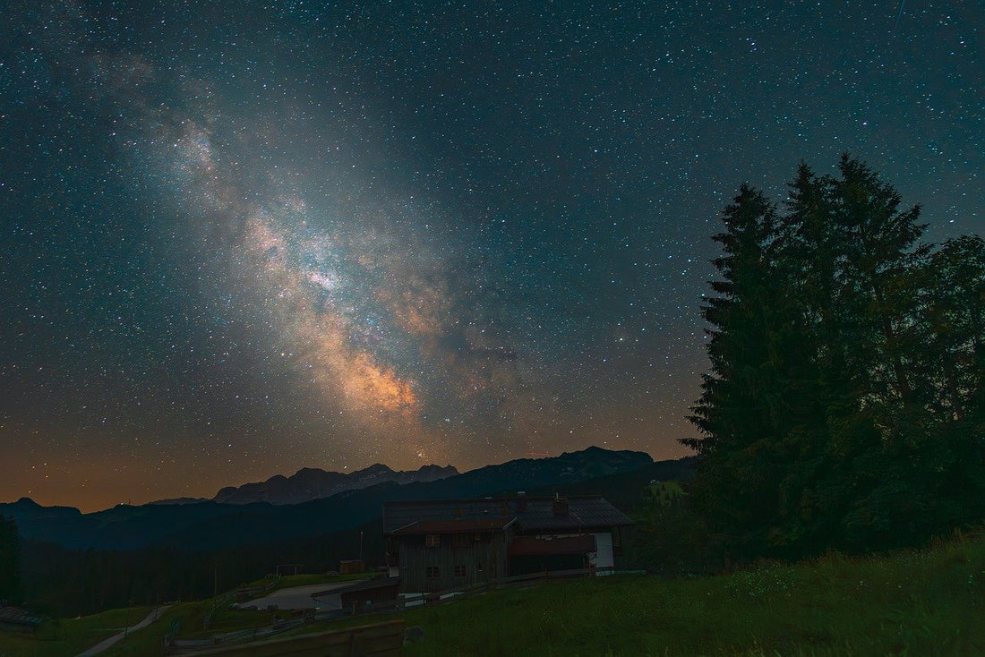 Stars in the night sky (Pixabay: ChiemSeherin)