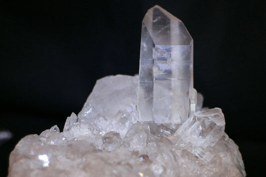 Clear quartz crystal (Pixabay: Antranias)