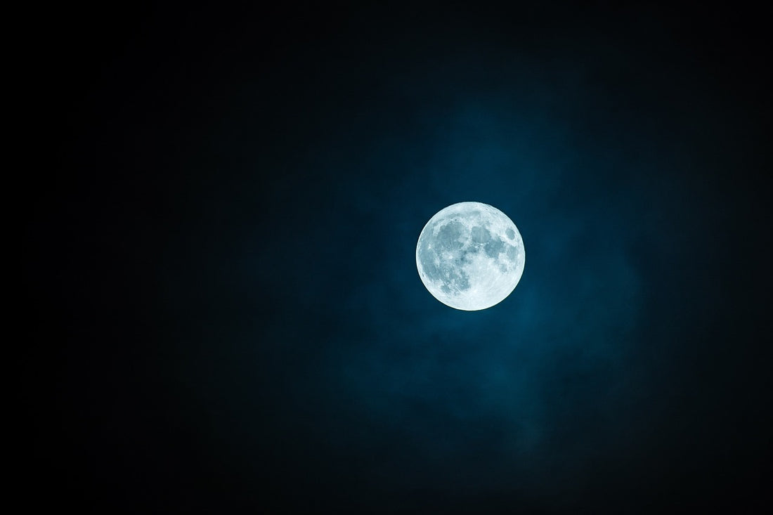 Moon in sky (Pixabay: rkarkowski)