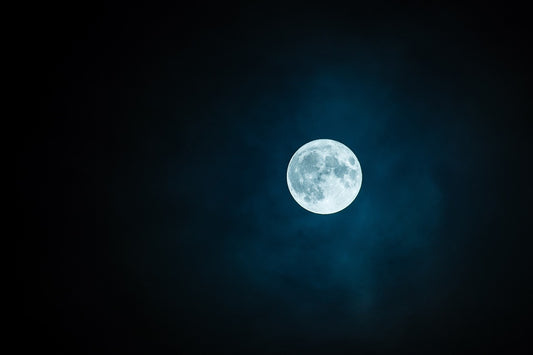Moon in sky (Pixabay: rkarkowski)