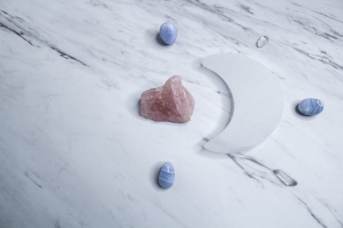 Selenite crystal (Pixabay: GabbyConde)