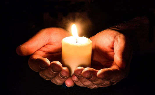 Hand palmistry (Pixabay: Myriams-Fotos)